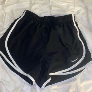 CLASSIC NIKE SHORTS
